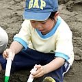 2012.04.28-之後步行到沙灘旁，大家一起來玩沙囉~~