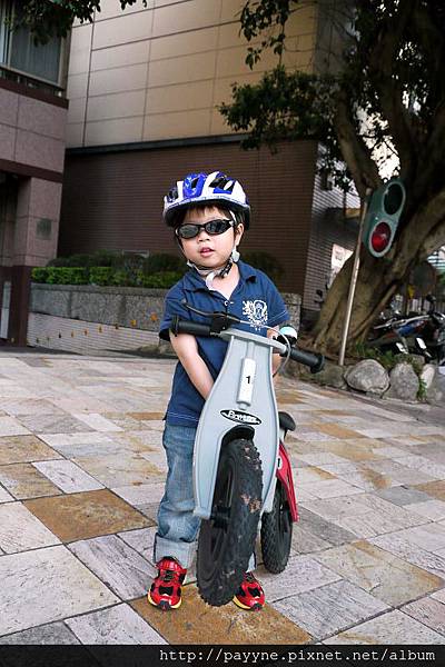 2012.05.05-除了吃飽飽外，運動也是很重要的...瞧我最近臉圓了不少，得努力勤做運動才行~~