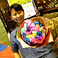 2012.05.11-用心做的彩色花束，在母親節前送給媽媽，讓她一整個開心到不行~~