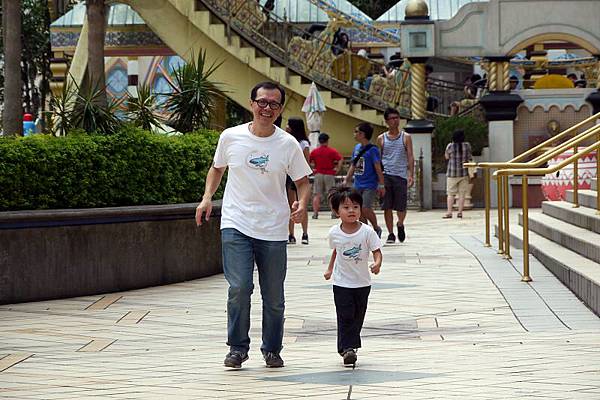 2012.09.03-退房後再前進六福村.....只是連續來過幾次身高都沒長高，可以玩的設施每次都一樣....