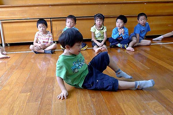 2012.10.09-學校課程進行中....動動身子精神好~~