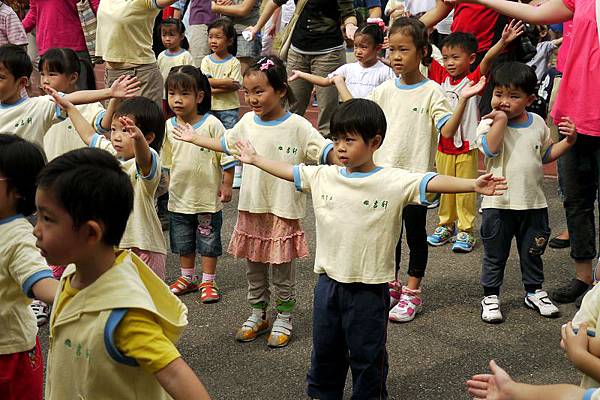 2012.10.27-爸比說我是標準處女座....做任何動作眼睛都會緊盯著老師