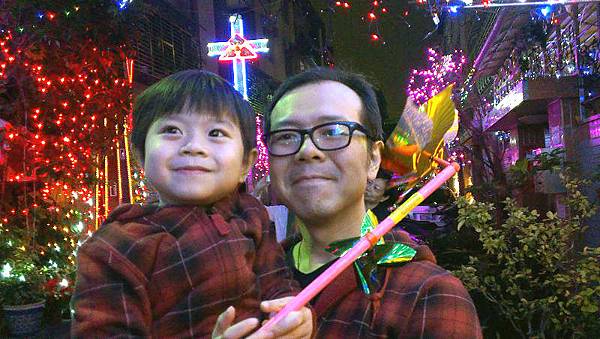 2012.12.16-意外發現我們家附近就是著名的聖誕巷....
