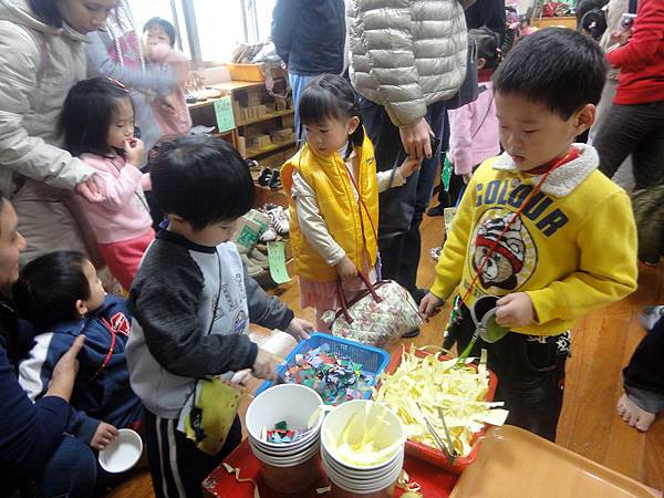 2012.12.19-這天生意很好，一直有人過來買~~