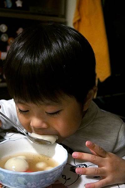 2012.12.21-這天是冬至，飯後點心當然就是湯圓囉~