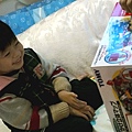 2012.12.25-哇！連我喜歡TOMY的玩具他都知道耶!!不愧是聖誕老人~~