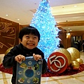 2012.12.25-拿到服務人員送的小禮物，也一整個開心
