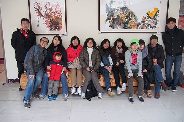 2012.12.30-家族性的旅行，當然得來張歷史性的記錄...只是此時的我正在鬧彆扭~