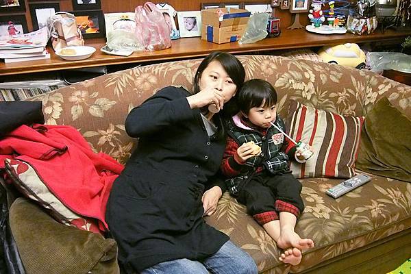 2013.01.11-洗過澡睡覺前還可以喝多多...真幸福~~
