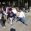 2013.02.18-和同學在學校旁的公園活動...