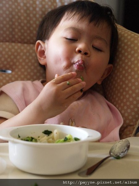 2010.05.03-看我吃得多麼忘情啊