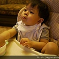 2010.05.12-媽咪說這張吃沒吃相的照片一定要PO出來..