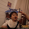 2010.04.28-冰冰的，雖然喝不到但只要碰一下就很開心