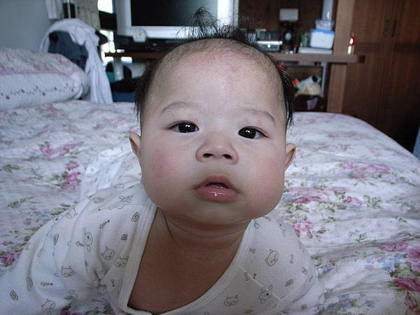 2009.02.09-人家剛睡醒，眼睛張不太開嘛~~