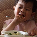 2010.05.03-看在媽咪每餐都那麼用心準備，我當然得認真的品嚐