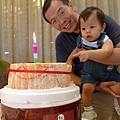 2009.08.25-終於滿一歲了!!! 以後我就是大娃娃，不再是小baby了~~