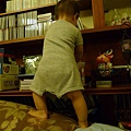 2009.09.09-還沒會走，就會往高處爬~瞧我爬高高YA~YA~