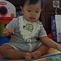 2009.09.10-學書中的魚吐著舌頭:P