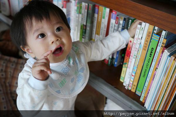 2009.12.10-我要這本書啦~可以請你拿給我嗎??