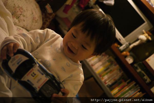 20091225-哇！是遙控汽車耶!!!可見我在Joe叔叔家的願望聖誕老公公聽見了^^~