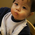 20100123-貪心的吃得滿嘴鼓鼓的..