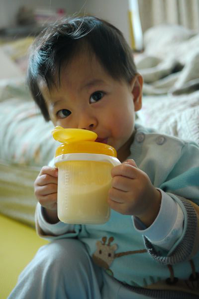 20100211-外加三餐中間兩杯的牛奶，我是一個頭好壯壯卻不虛胖的幸福baby^^~