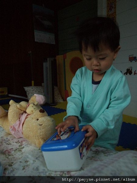 2010.05.10-準備幫小熊維尼換布布囉