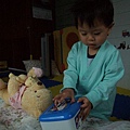 2010.05.10-準備幫小熊維尼換布布囉