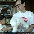 2010.05.22-原來是粽子要去剪頭髮了..那先抱過來再摸摸
