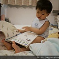 2010.05.18-超喜歡看有車子的書..