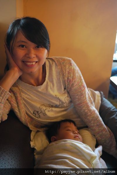 2010.05.16-沒來由的爸比媽咪跑去吃大餐...沒先告訴我，害我還在睡大頭覺