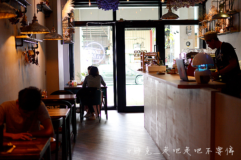 [彰化x美食] IG正夯打卡點，美美的乾燥花咖啡廳，帶著好心情來吃雞蛋仔吧♥員林 好氣氛Good Vibes