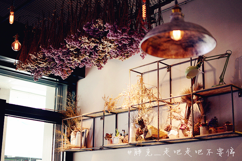 [彰化x美食] IG正夯打卡點，美美的乾燥花咖啡廳，帶著好心情來吃雞蛋仔吧♥員林 好氣氛Good Vibes