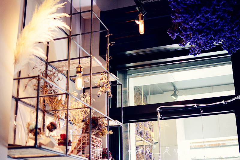 [彰化x美食] IG正夯打卡點，美美的乾燥花咖啡廳，帶著好心情來吃雞蛋仔吧♥員林 好氣氛Good Vibes