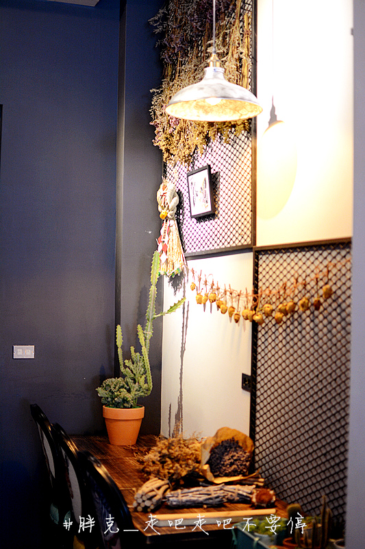 [彰化x美食] IG正夯打卡點，美美的乾燥花咖啡廳，帶著好心情來吃雞蛋仔吧♥員林 好氣氛Good Vibes