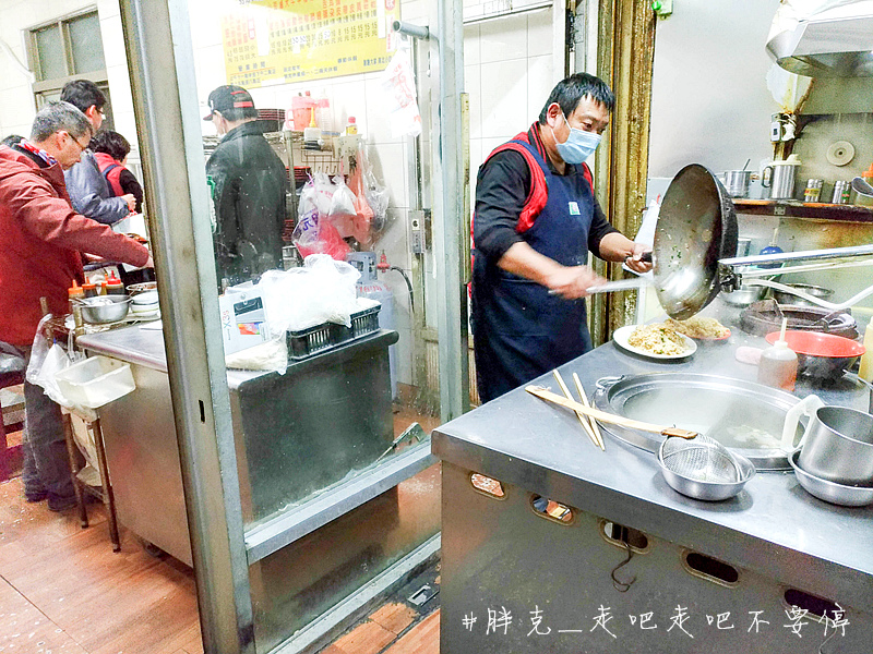 Jan 18 Thu 2018 [台中x美食] 水湳市場超巷仔內的隱藏版美食，好吃份量多，眷村味家常味一次滿足♥南北小吃店＊北屯區