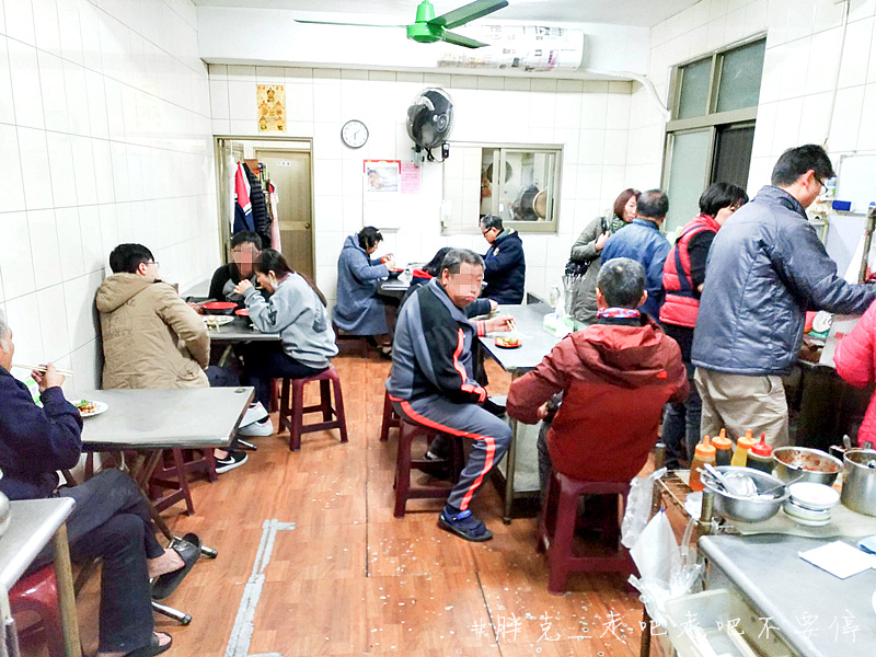 Jan 18 Thu 2018 [台中x美食] 水湳市場超巷仔內的隱藏版美食，好吃份量多，眷村味家常味一次滿足♥南北小吃店＊北屯區