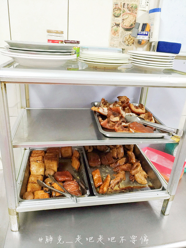 Jan 18 Thu 2018 [台中x美食] 水湳市場超巷仔內的隱藏版美食，好吃份量多，眷村味家常味一次滿足♥南北小吃店＊北屯區