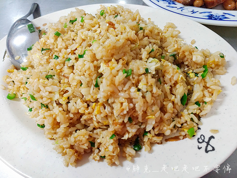 Jan 18 Thu 2018 [台中x美食] 水湳市場超巷仔內的隱藏版美食，好吃份量多，眷村味家常味一次滿足♥南北小吃店＊北屯區