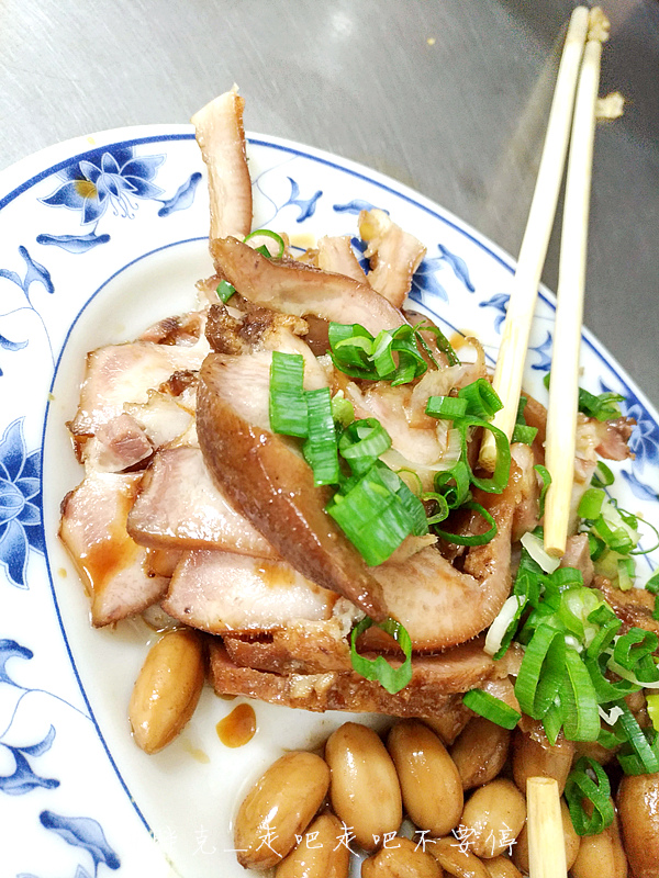 Jan 18 Thu 2018 [台中x美食] 水湳市場超巷仔內的隱藏版美食，好吃份量多，眷村味家常味一次滿足♥南北小吃店＊北屯區