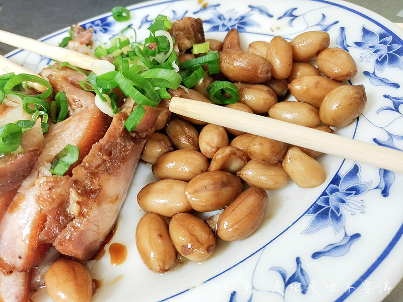 Jan 18 Thu 2018 [台中x美食] 水湳市場超巷仔內的隱藏版美食，好吃份量多，眷村味家常味一次滿足♥南北小吃店＊北屯區