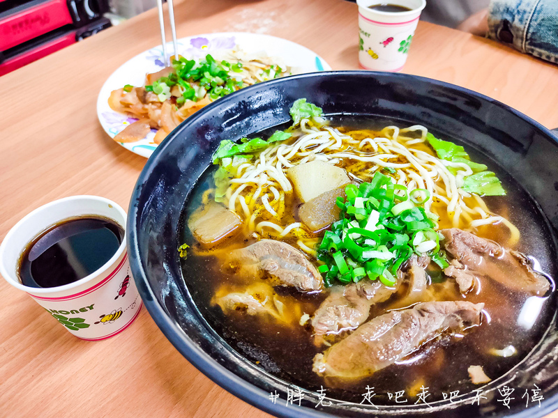 台中x美食 近科博館 勤美商圈 人氣眷村口味份量大牛肉麵半筋半肉滷味必吃 陸軍小館 北區 胖克 走吧走吧不要停