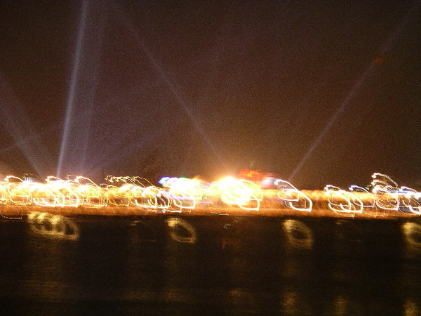 安億橋上的花燈
