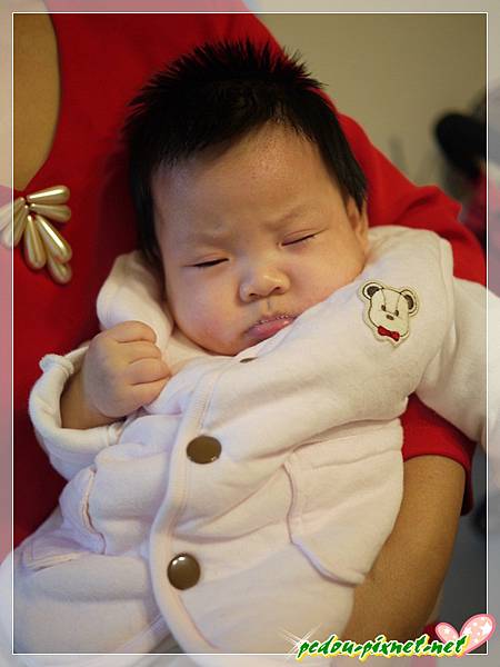 [4M1d]小嬰兒真的是怎樣都可以睡耶