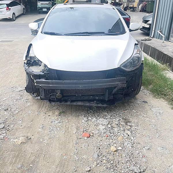 不強調！我們能修事故車 大撞車  側撞事件 小撞  車道向內