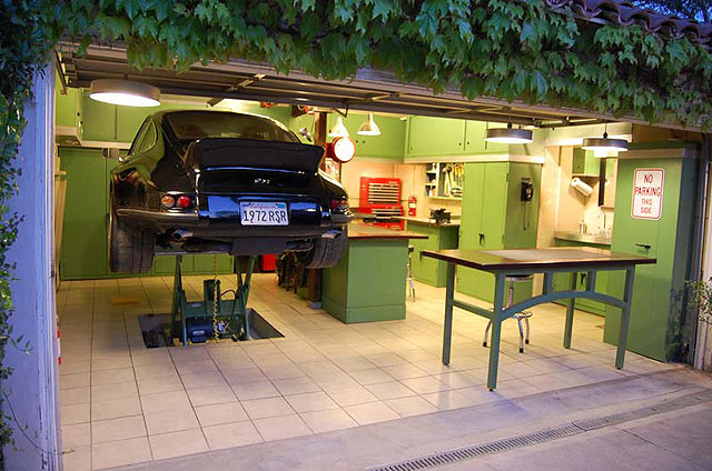 神秘车库:小镇边缘的木结构奇观(图2) 神秘的车库_神秘车库_神秘车库股东