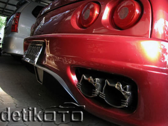 Hello-Kitty-Ferrari21.jpg