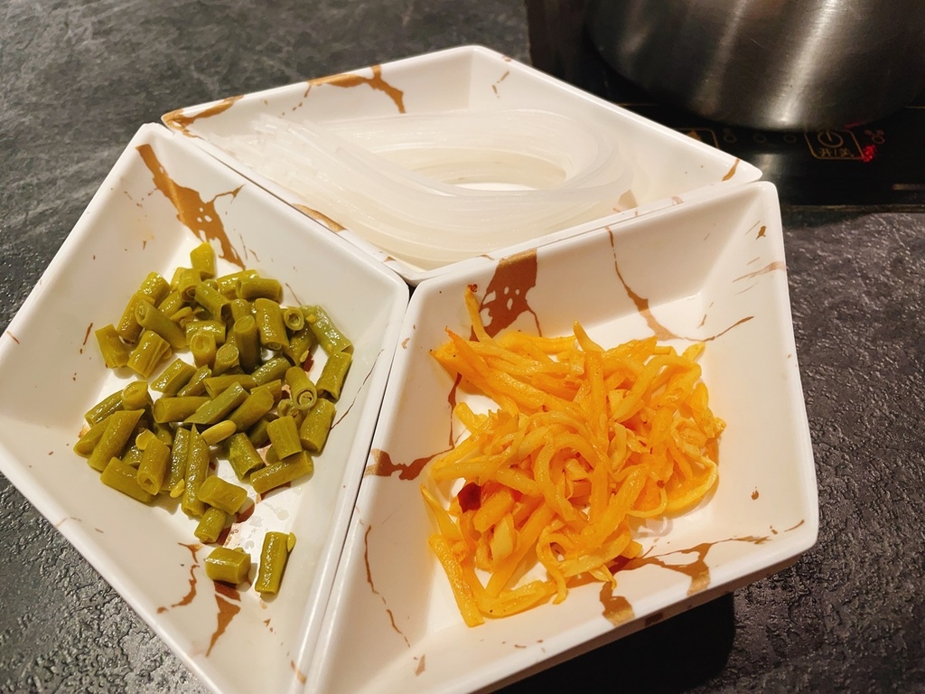 [美食] 龍府小鍋 放感情 內湖重慶酸辣鍋天花板 愛吃辣