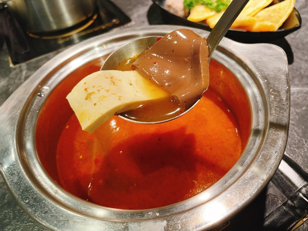 [美食] 龍府小鍋 放感情 內湖重慶酸辣鍋天花板 愛吃辣