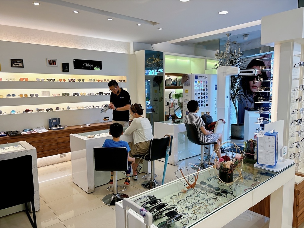 [生活] 新時代眼鏡風格店 720 Armour X A